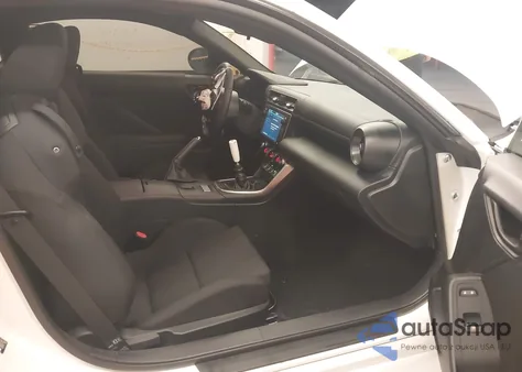 2024 Toyota Gr86 из США, поврежденный, VIN JF1ZNBB10R9754752